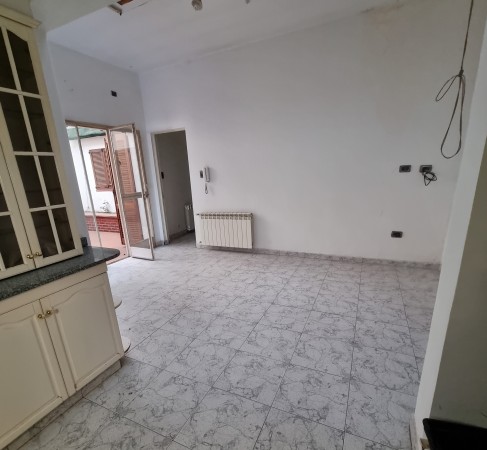 RETASADA. CASA  VENTA 3 DORMITORIOS, 2 BAÑOS, SOBRE AV. DEL ROSARIO FRENTE A LA PLAZA LAS HERAS