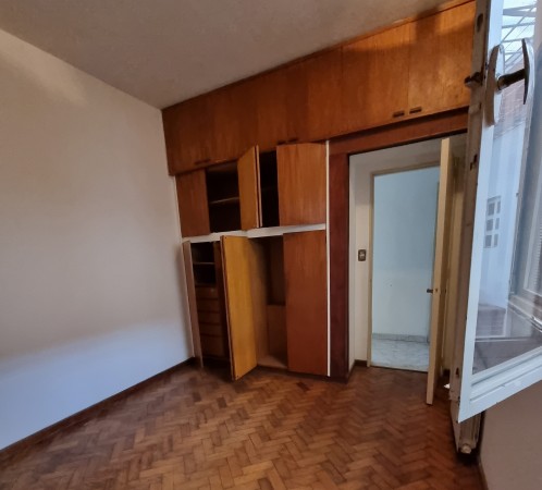 RETASADA. CASA  VENTA 3 DORMITORIOS, 2 BAÑOS, SOBRE AV. DEL ROSARIO FRENTE A LA PLAZA LAS HERAS