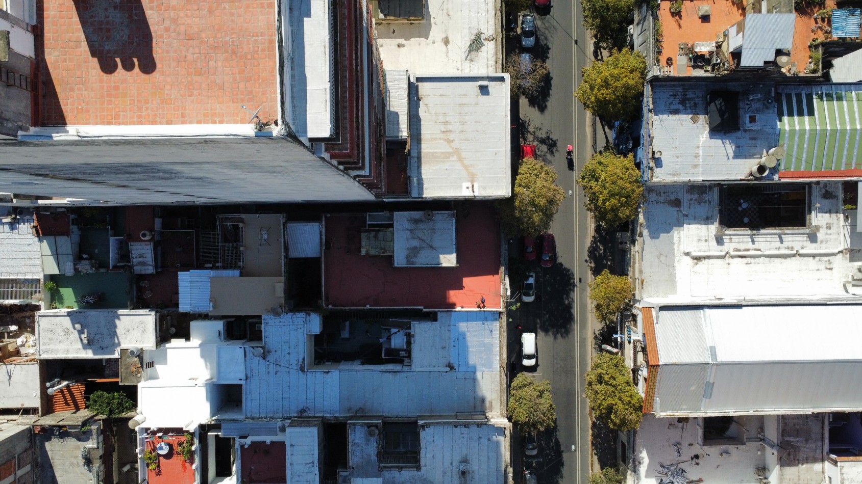 TERRENO ENTRE RIOS 254, APTO EDIFICIO PLANTA BAJA + 8 PISOS. FRENTE ESTE. 230M2. SOLO CONTADO