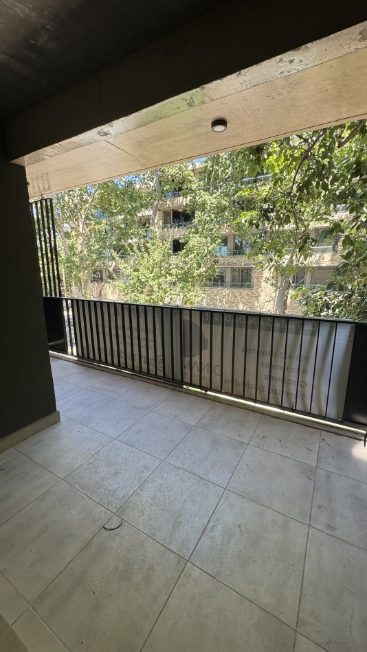 Departamento 2 dormitorios, piso 2 al frente con balcon y COCHERA en Refineria. Opcion 3er piso con terraza exclusiva de 50m2 US$ 134.000