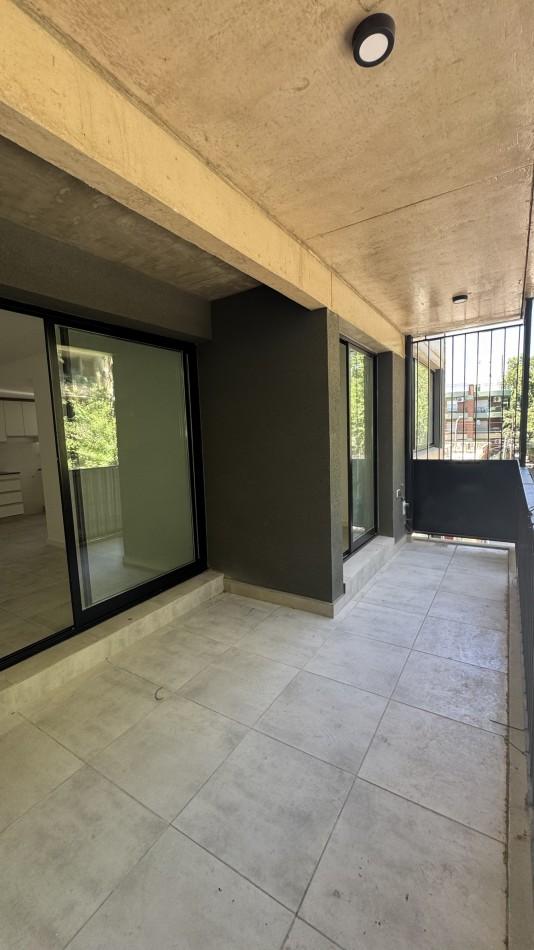 Departamento 2 dormitorios, piso 2 al frente con balcon y COCHERA en Refineria. Opcion 3er piso con terraza exclusiva de 50m2 US$ 134.000