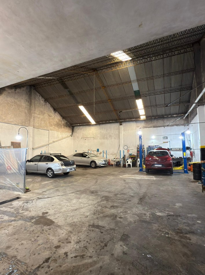 VENTA GALPON INTERNO CON SALIDA A LA CALLE-BAÑOS-VESTUARIOS