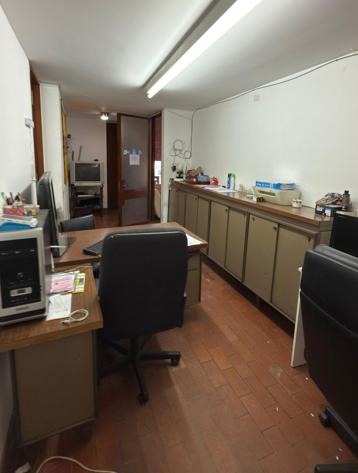 VENTA GALPON INTERNO CON SALIDA A LA CALLE-BAÑOS-VESTUARIOS