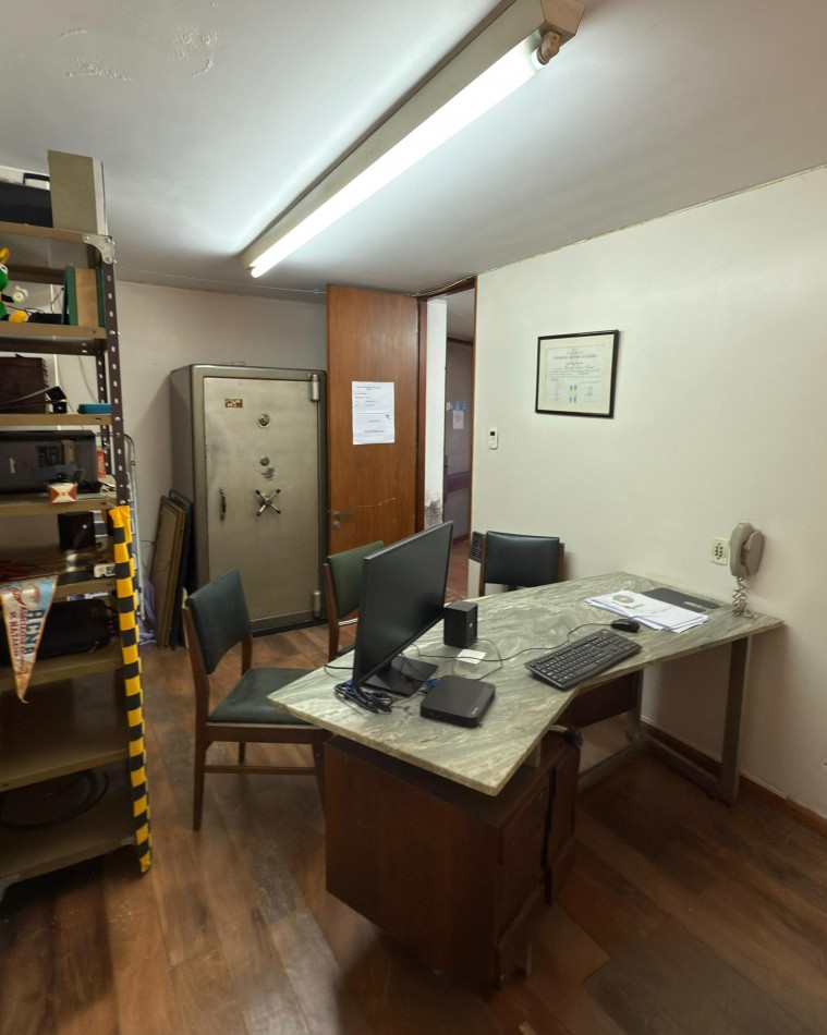 VENTA GALPON INTERNO CON SALIDA A LA CALLE-BAÑOS-VESTUARIOS