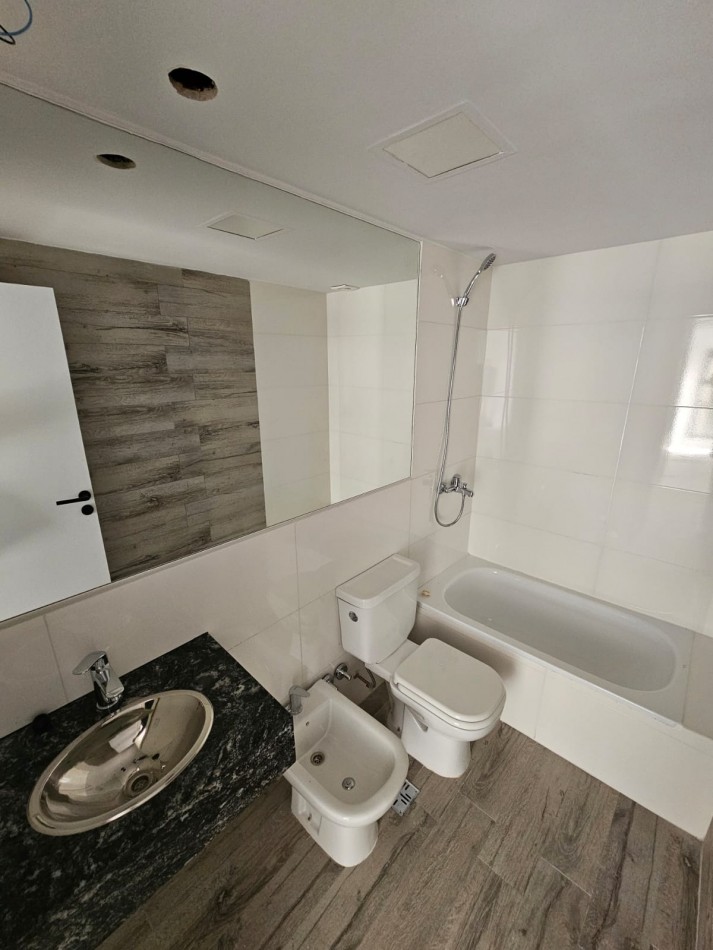 VENTA MONOAMBIENTE A ESTRENAR- CENTRO- 7to PISO dto D TORRE 1 CONTRAFRENTE 25m2.