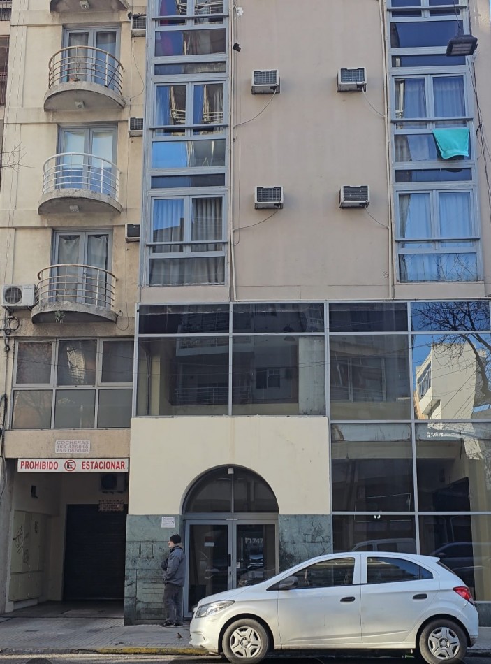 VENTA MONOAMBIENTE AMUEBLADO EXTERIOR CON BALCON