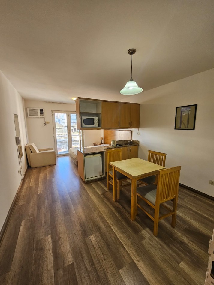 VENTA MONOAMBIENTE AMUEBLADO EXTERIOR CON BALCON