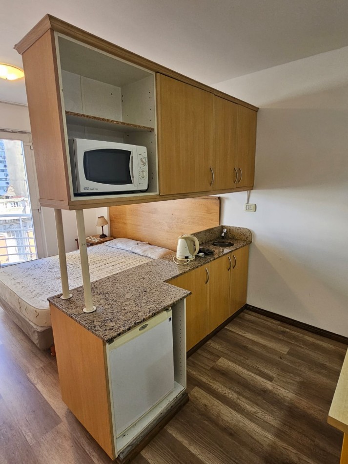 VENTA MONOAMBIENTE AMUEBLADO EXTERIOR CON BALCON