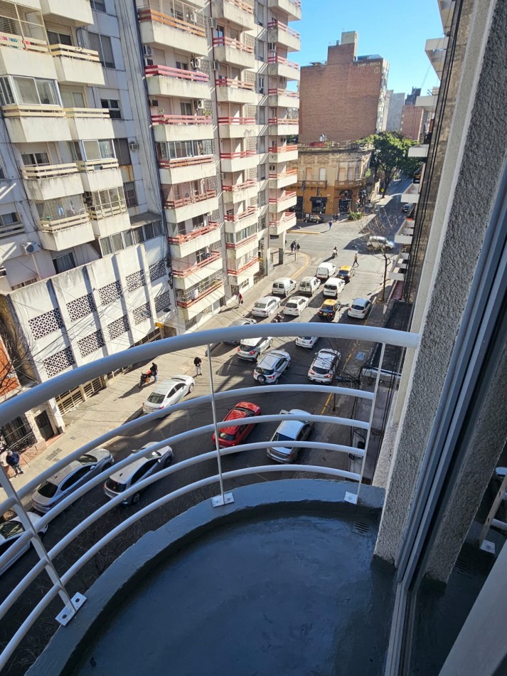 VENTA MONOAMBIENTE AMUEBLADO EXTERIOR CON BALCON