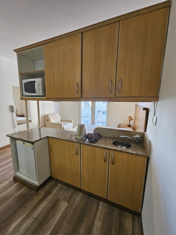 VENTA MONOAMBIENTE AMUEBLADO EXTERIOR CON BALCON