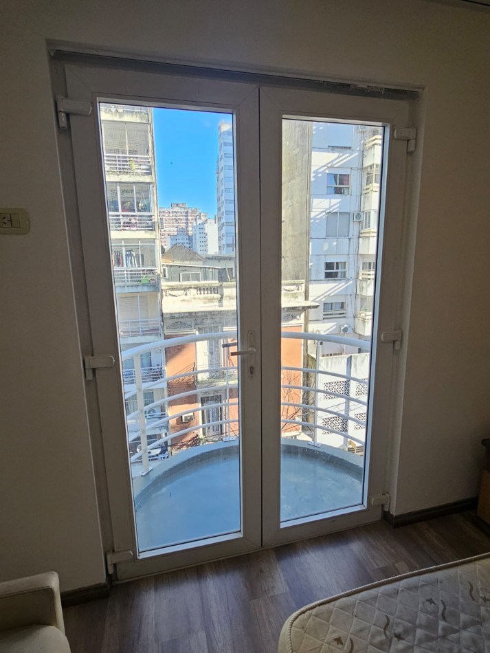VENTA MONOAMBIENTE AMUEBLADO EXTERIOR CON BALCON