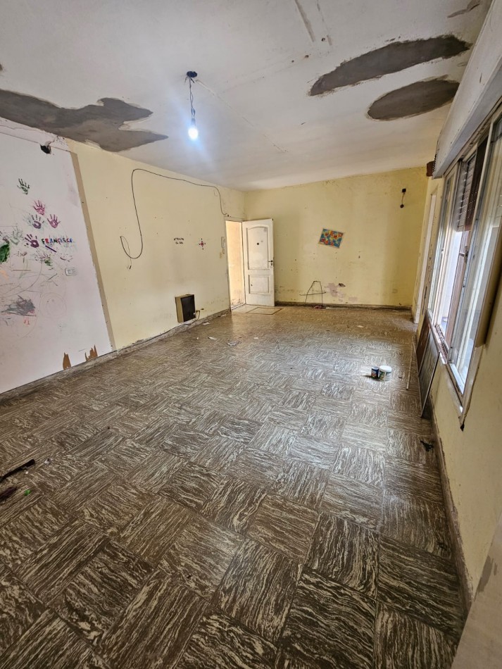 VENTA CONJUNTA DE 2 DEPARTAMENTOS UNICOS DE PASILLO EN ZEBALLOS Y AVELLANEDA A RECICLAR