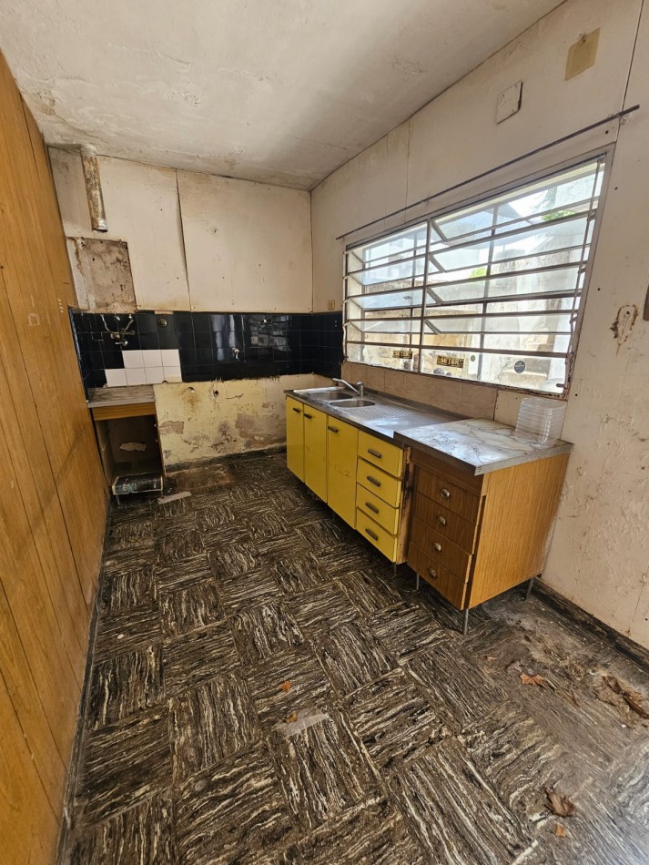 VENTA CONJUNTA DE 2 DEPARTAMENTOS UNICOS DE PASILLO EN ZEBALLOS Y AVELLANEDA A RECICLAR