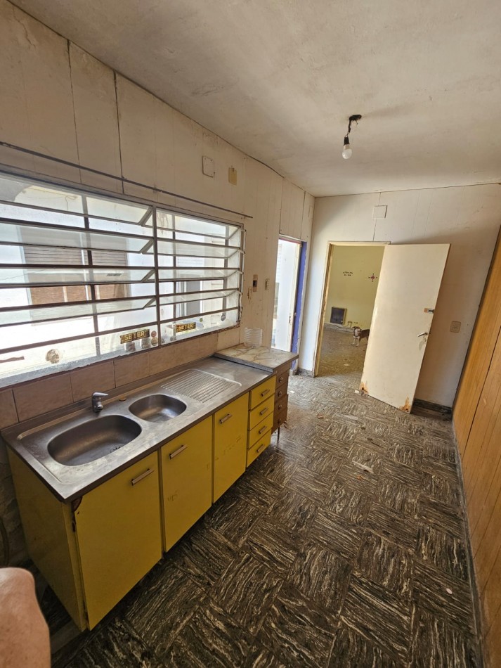 VENTA CONJUNTA DE 2 DEPARTAMENTOS UNICOS DE PASILLO EN ZEBALLOS Y AVELLANEDA A RECICLAR