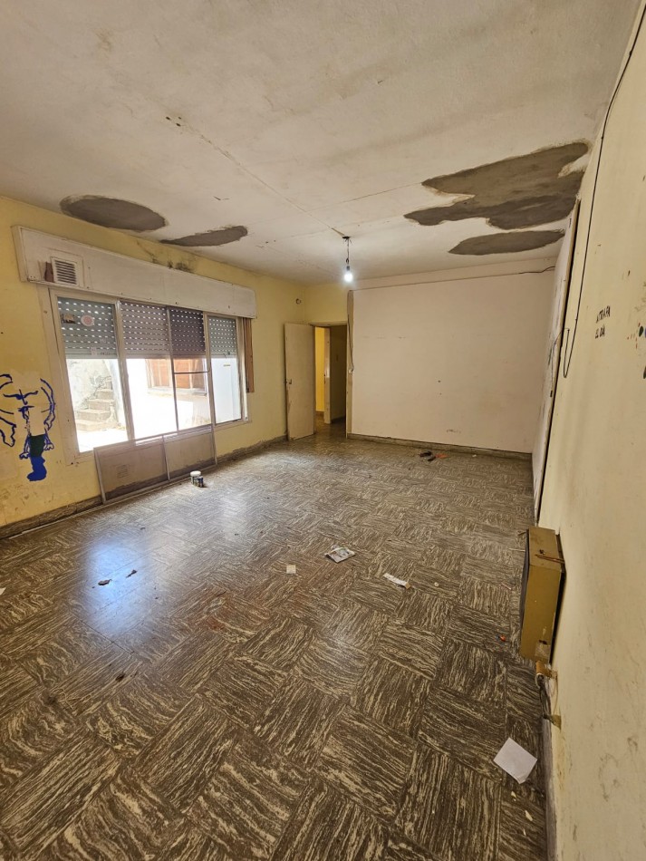 VENTA CONJUNTA DE 2 DEPARTAMENTOS UNICOS DE PASILLO EN ZEBALLOS Y AVELLANEDA A RECICLAR