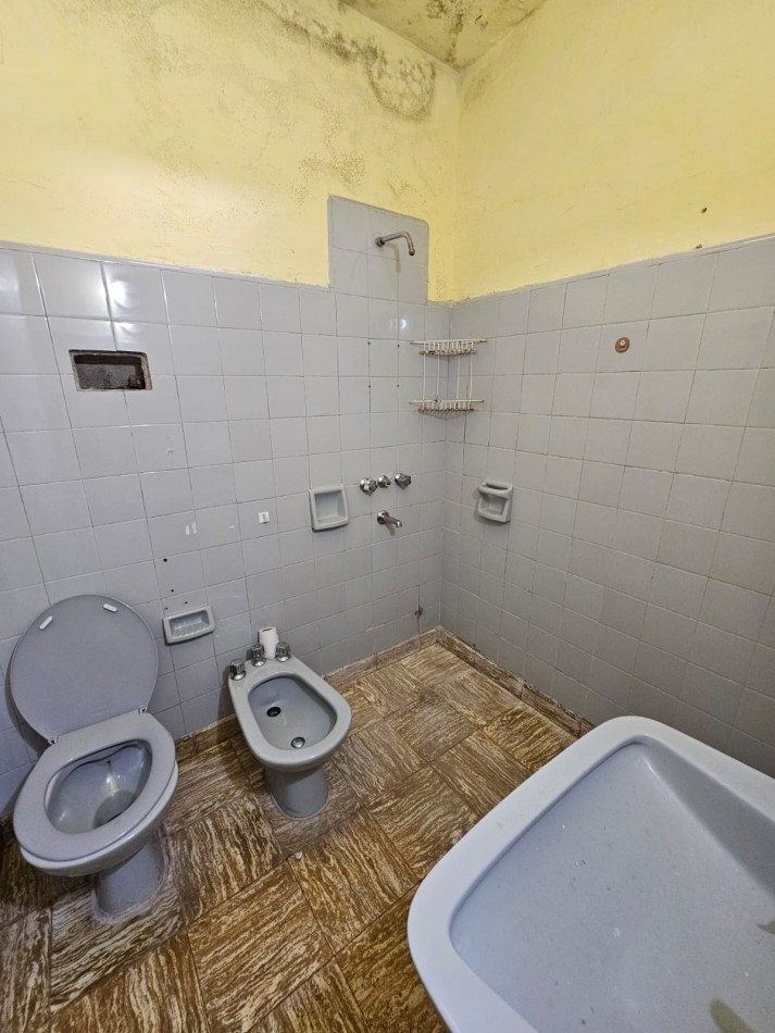 VENTA CONJUNTA DE 2 DEPARTAMENTOS UNICOS DE PASILLO EN ZEBALLOS Y AVELLANEDA A RECICLAR