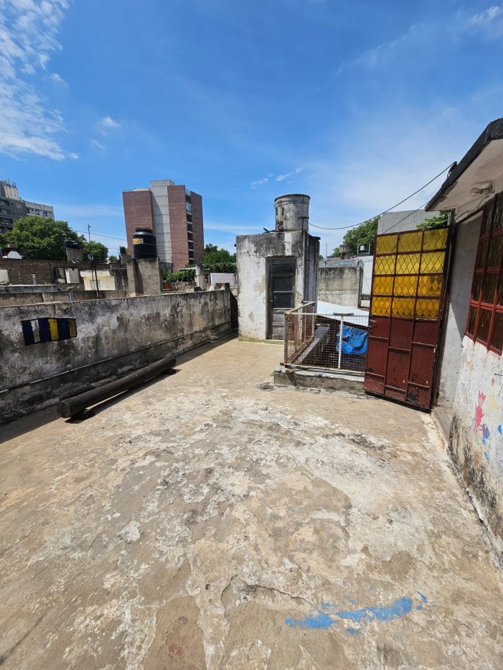 VENTA CONJUNTA DE 2 DEPARTAMENTOS UNICOS DE PASILLO EN ZEBALLOS Y AVELLANEDA A RECICLAR