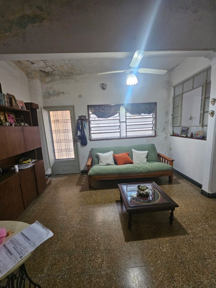 VENTA CONJUNTA DE 2 DEPARTAMENTOS UNICOS DE PASILLO EN ZEBALLOS Y AVELLANEDA A RECICLAR