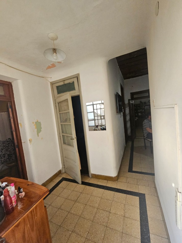 VENTA CONJUNTA DE 2 DEPARTAMENTOS UNICOS DE PASILLO EN ZEBALLOS Y AVELLANEDA A RECICLAR