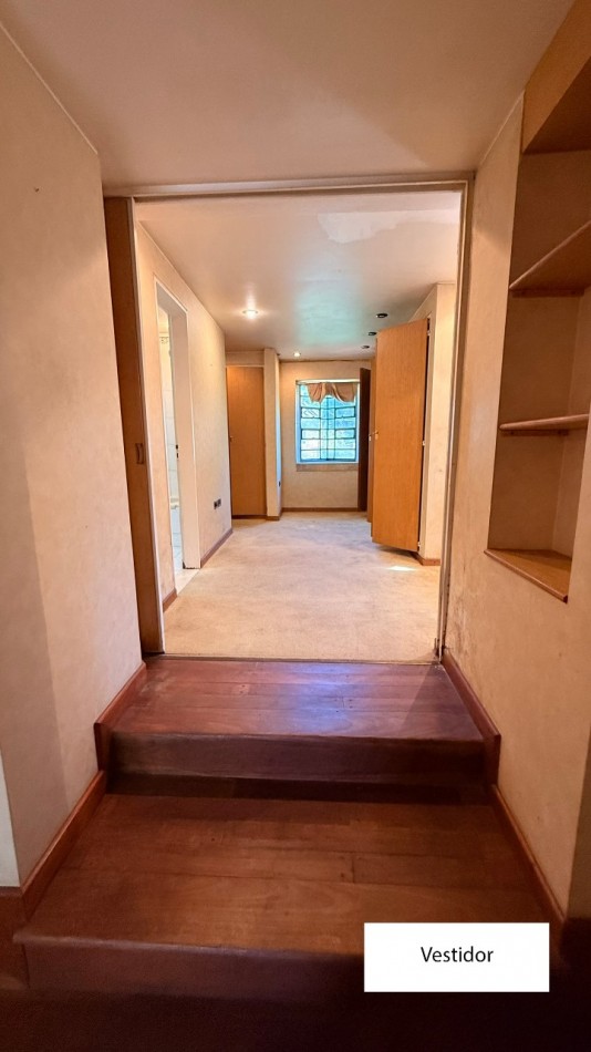 VENDO HERMOSA CASA DISEÑADA POR LOS ARQS. GARESIO-SCAGLIA EN PASCO 13 DE  292m2, 3 DORMITORIOS, 3 BAÑOS, AMPLIOS AMBIENTES, CAVA SUBTERRANEA y AMPLIO JARDIN DE 10 X 22