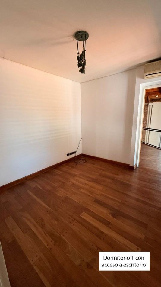 VENDO HERMOSA CASA DISEÑADA POR LOS ARQS. GARESIO-SCAGLIA EN PASCO 13 DE  292m2, 3 DORMITORIOS, 3 BAÑOS, AMPLIOS AMBIENTES, CAVA SUBTERRANEA y AMPLIO JARDIN DE 10 X 22