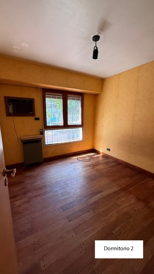 VENDO HERMOSA CASA DISEÑADA POR LOS ARQS. GARESIO-SCAGLIA EN PASCO 13 DE  292m2, 3 DORMITORIOS, 3 BAÑOS, AMPLIOS AMBIENTES, CAVA SUBTERRANEA y AMPLIO JARDIN DE 10 X 22