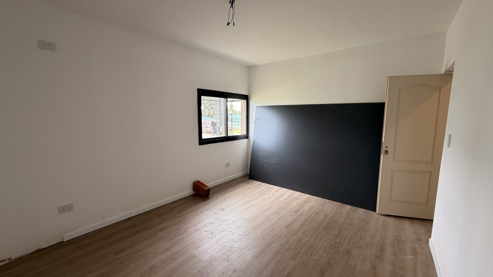 Casa en Los Pasos Puente (Barrio 4): Diseño, Comodidad y Ubicacion Premium!