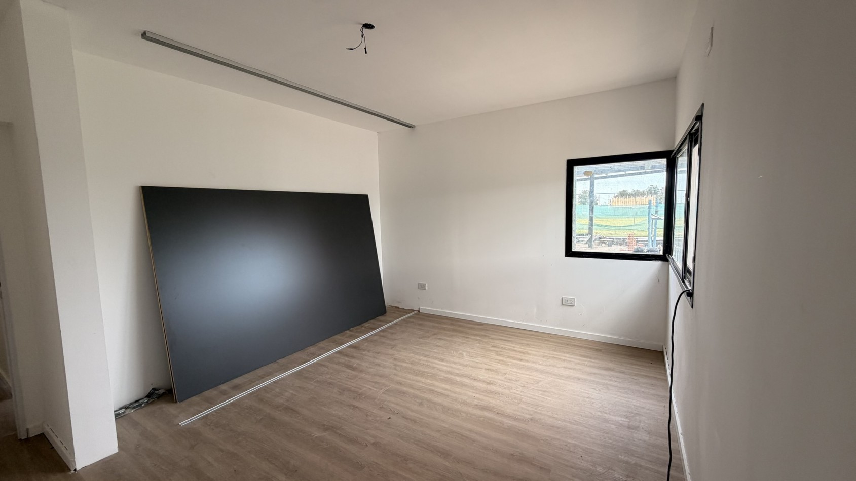 Casa en Los Pasos Puente (Barrio 4): Diseño, Comodidad y Ubicacion Premium!