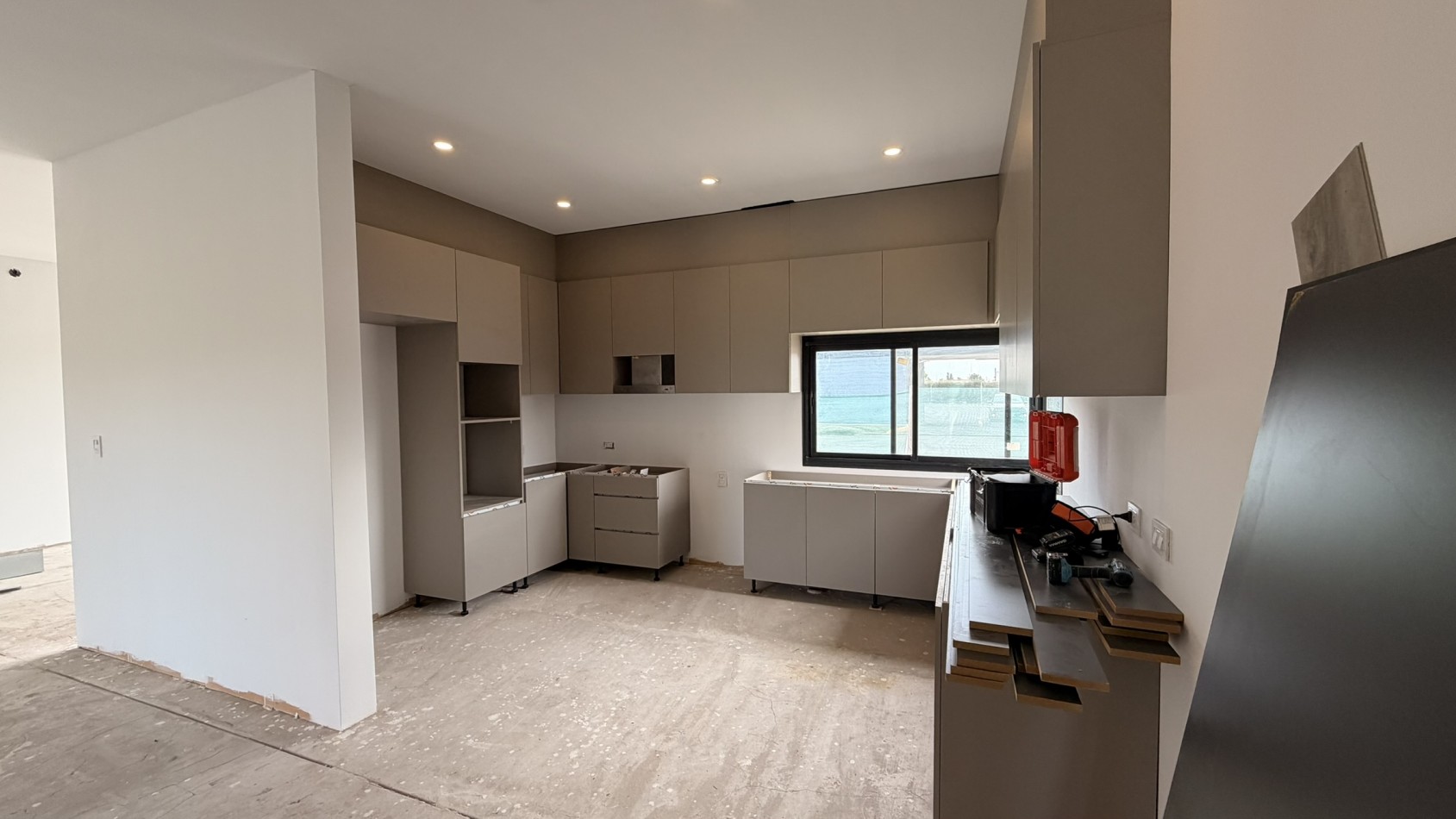 Casa en Los Pasos Puente (Barrio 4): Diseño, Comodidad y Ubicacion Premium!