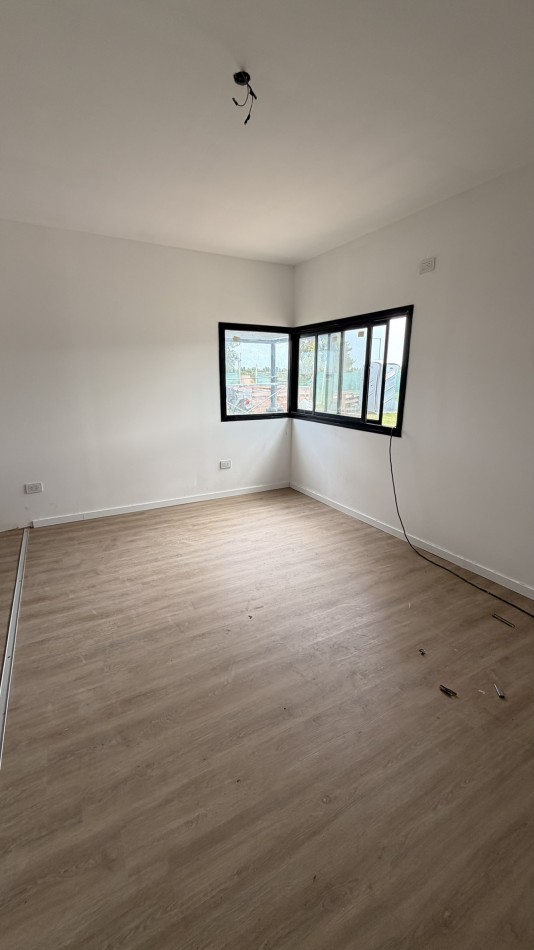 Casa en Los Pasos Puente (Barrio 4): Diseño, Comodidad y Ubicacion Premium!