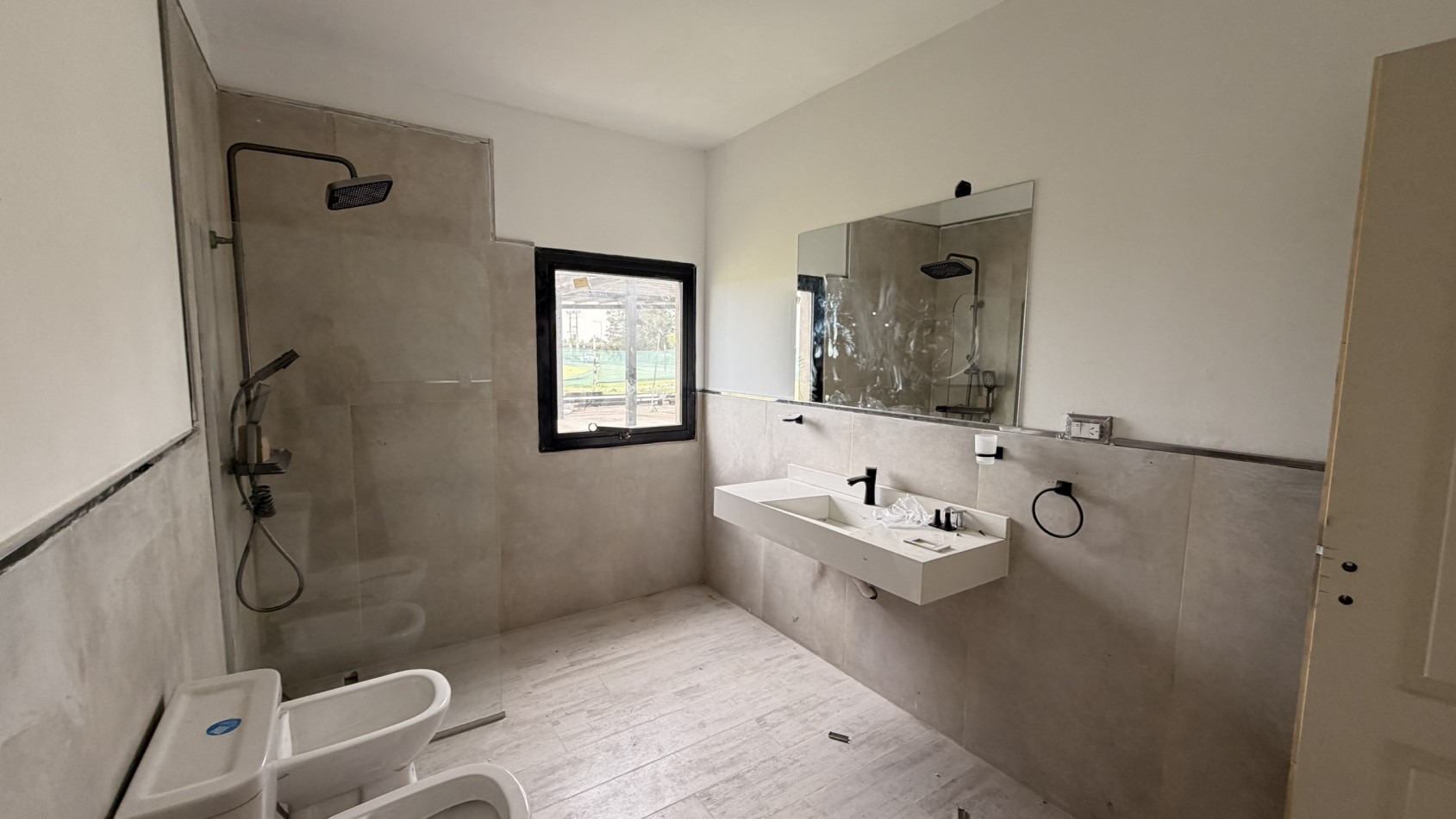 Casa en Los Pasos Puente (Barrio 4): Diseño, Comodidad y Ubicacion Premium!