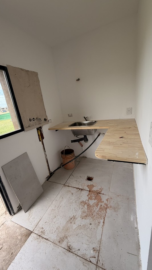 Casa en Los Pasos Puente (Barrio 4): Diseño, Comodidad y Ubicacion Premium!