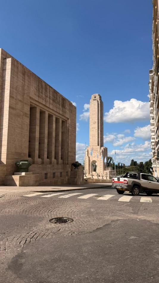 VENTA DEPARTAMENTO 1 DORMITORIO AL FRENTE CON COCHERA A METROS DEL MONUMENTO