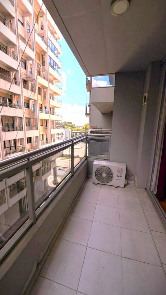 VENTA DEPARTAMENTO 1 DORMITORIO AL FRENTE CON COCHERA A METROS DEL MONUMENTO