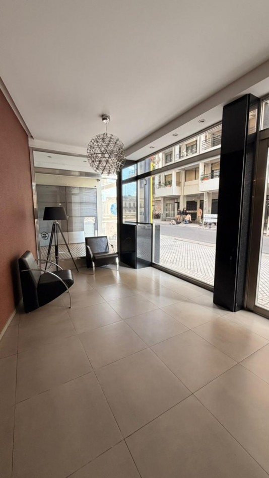 VENTA DEPARTAMENTO 1 DORMITORIO AL FRENTE CON COCHERA A METROS DEL MONUMENTO