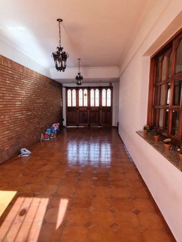 Casa Echesortu 287 m2 planta baja, pileta, quincho, 