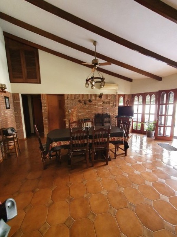 Casa Echesortu 287 m2 planta baja, pileta, quincho, 