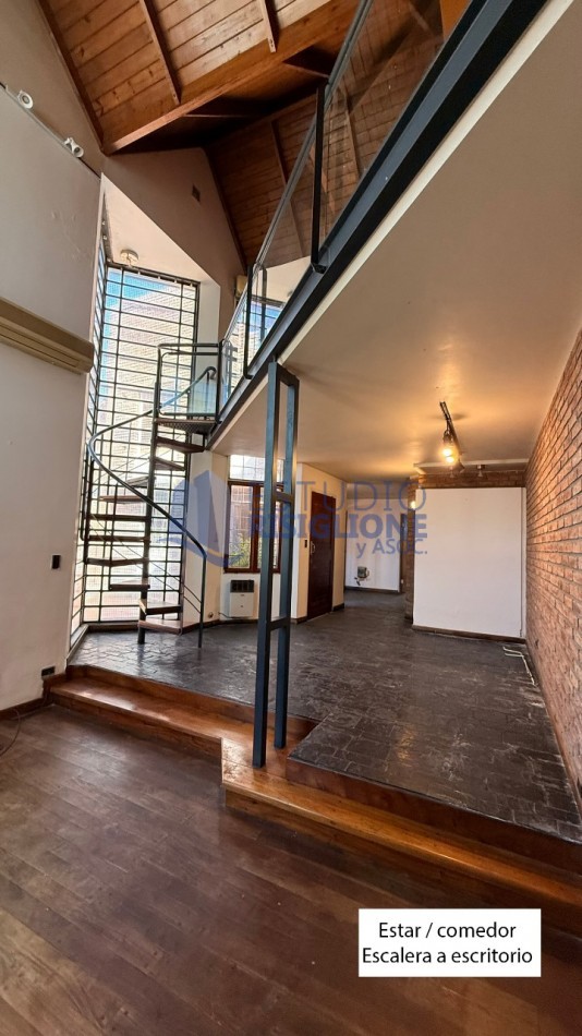 VENDO HERMOSA CASA DISEÑADA POR LOS ARQS. GARESIO-SCAGLIA EN PASCO 13 DE  292m2, 3 DORMITORIOS, 3 BAÑOS, AMPLIOS AMBIENTES, CAVA SUBTERRANEA y AMPLIO JARDIN DE 10 X 22