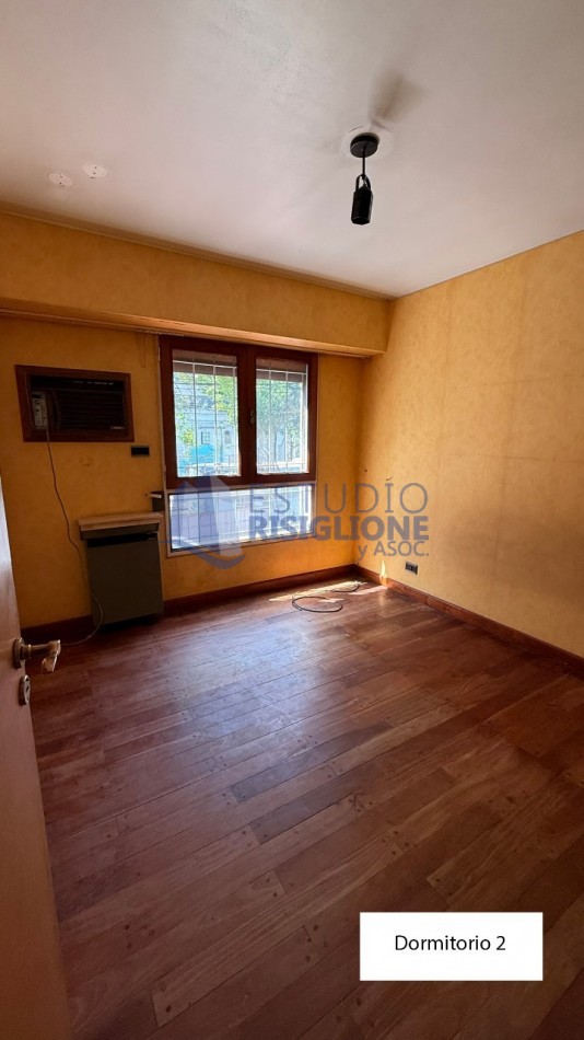 VENDO HERMOSA CASA DISEÑADA POR LOS ARQS. GARESIO-SCAGLIA EN PASCO 13 DE  292m2, 3 DORMITORIOS, 3 BAÑOS, AMPLIOS AMBIENTES, CAVA SUBTERRANEA y AMPLIO JARDIN DE 10 X 22