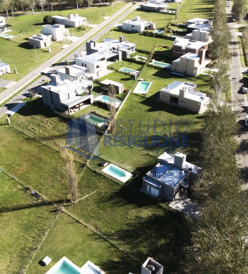 Venta Terreno Pinares del Sur Cercano a Ingreso