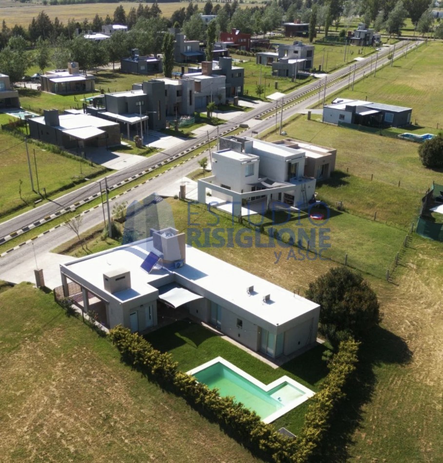 Venta Terreno Pinares del Sur Cercano a Ingreso