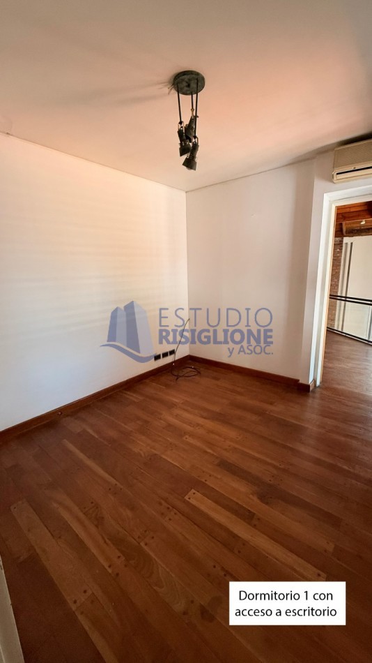 VENDO HERMOSA CASA DISEÑADA POR LOS ARQS. GARESIO-SCAGLIA EN PASCO 13 DE  292m2, 3 DORMITORIOS, 3 BAÑOS, AMPLIOS AMBIENTES, CAVA SUBTERRANEA y AMPLIO JARDIN DE 10 X 22